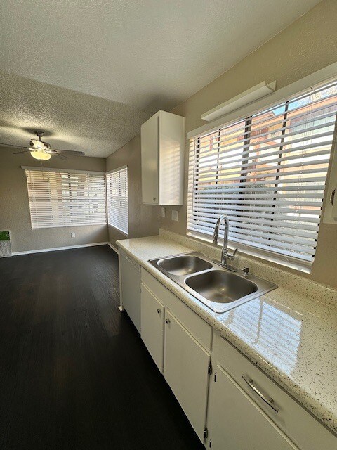 Kitchen - 7385 Lariat Pl