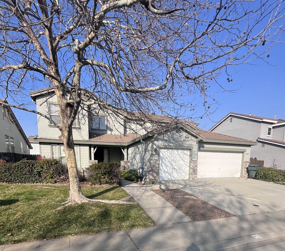 Foto principal - BEAUTIFUL HOME IN WEST ROSEVILLE!!