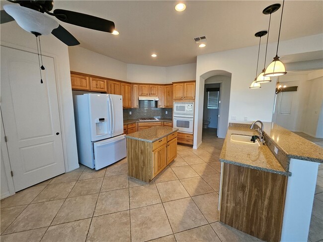 Building Photo - 2694 Sanctuary Dr