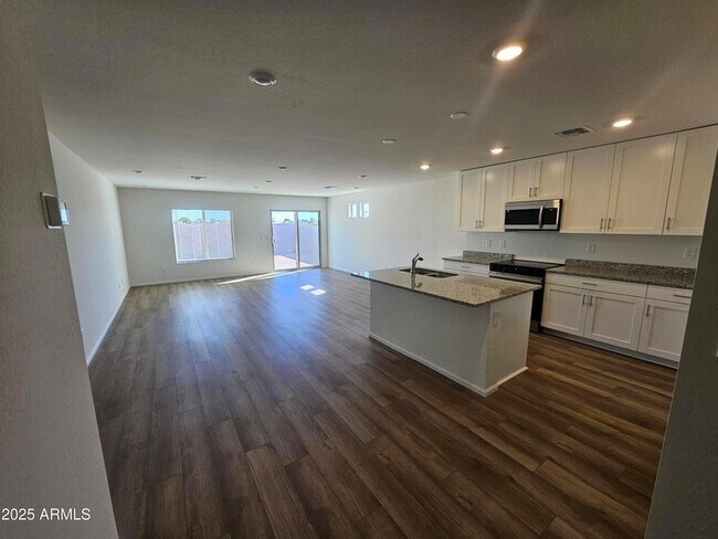 Building Photo - 1225 N 13th St