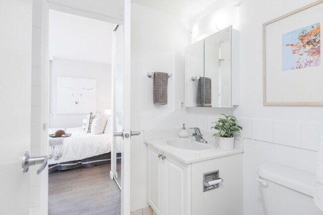 Building Photo - Hendry House