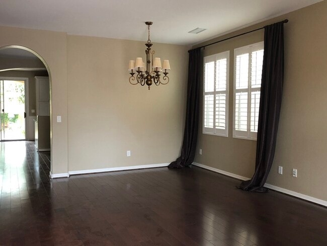 Building Photo - 4/2.5 in Gated Community
