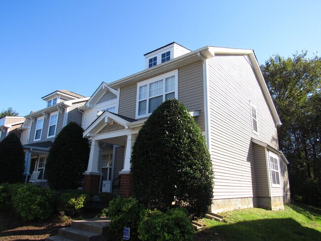Foto del edificio - 704 Flintlock Ct