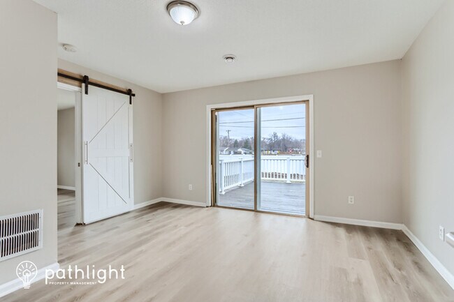 Foto del edificio - 5601 Twin Lake Terrace North, Crystal, MN,...