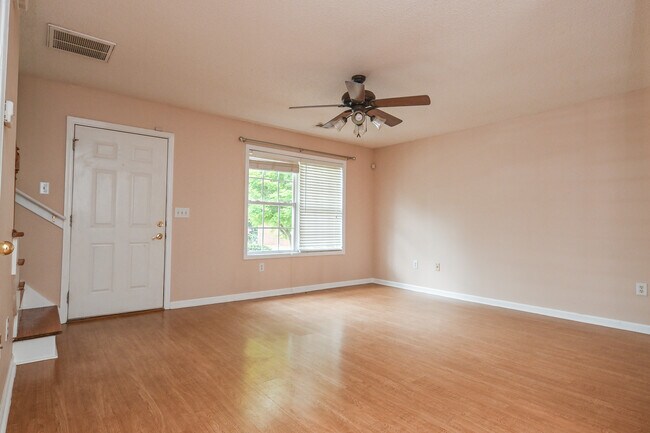 Foto del edificio - 1325 Cedar Shoals Dr