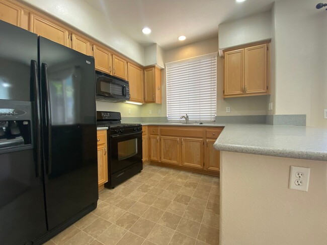 Building Photo - 2 bedroom condo in Murrieta