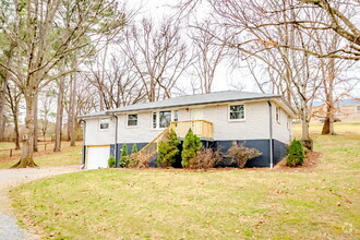 Building Photo - 567 Valleywood Dr