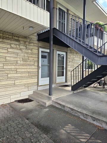 Building Photo - 4 Garden Dr
