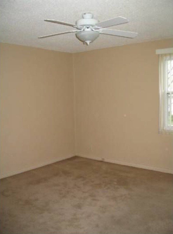 Building Photo - 931 N Raynor Ave