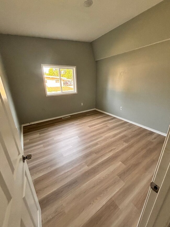 Foto del edificio - 3 bed 1 bath
