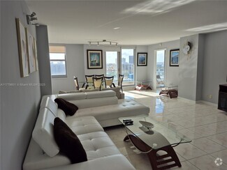 Building Photo - 1912 S Ocean Dr