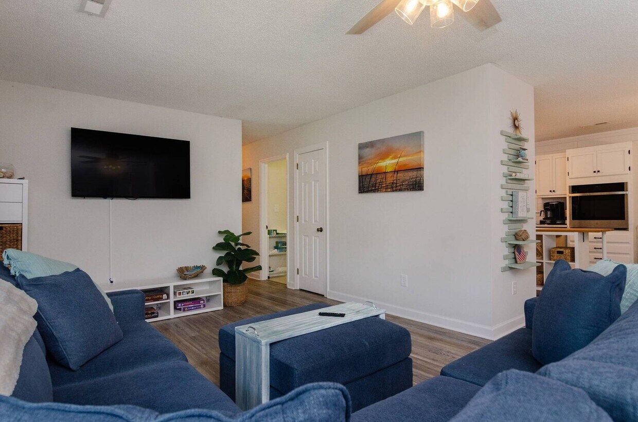 Primary Photo - 700 Charlotte Ave