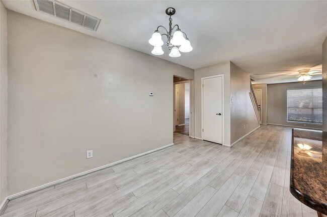 Foto del edificio - 8219 Summer Side Dr