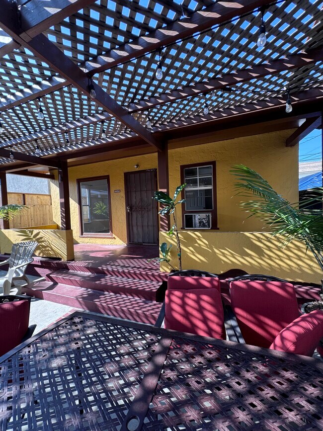 Foto del edificio - 3349 Brayton Ave