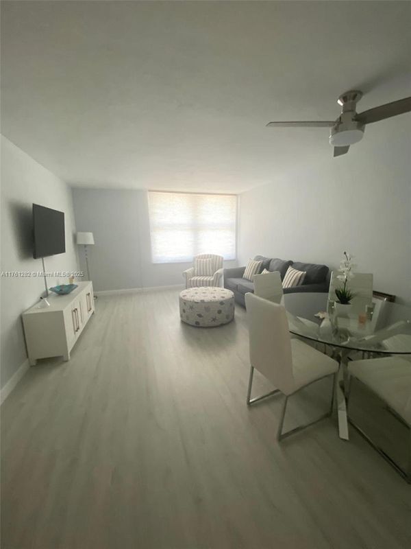 Primary Photo - 2899 Collins Ave