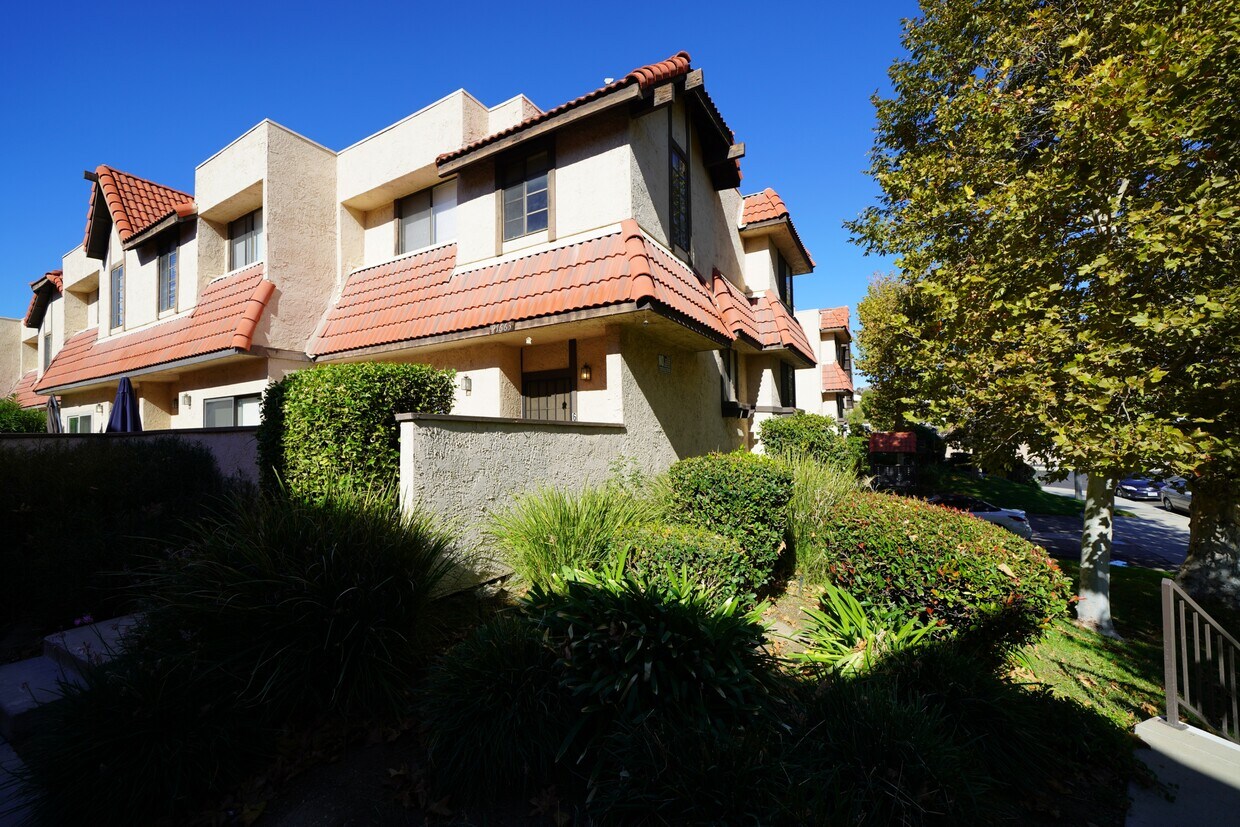 Primary Photo - 27663 Ironstone Dr