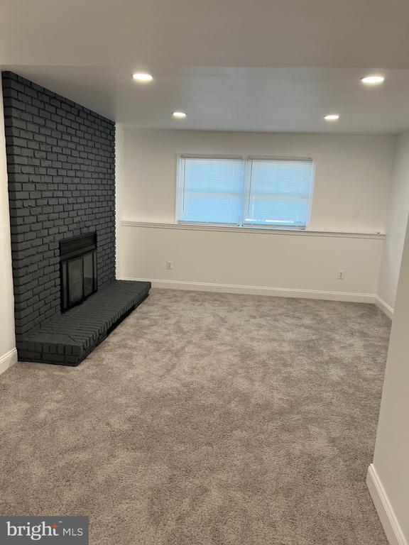 Foto del edificio - 9512 Blanchard Dr