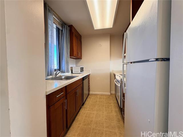 Building Photo - 2121 Ala Wai Blvd