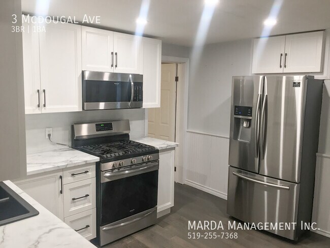 Photo du bâtiment - SPACIOUS UPDATED 3BED/1BATH HOUSE IN CHATHAM + HYDRO, WATER & GAS!