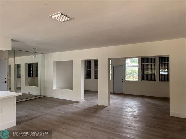 Foto del edificio - 237 E Ilex Dr