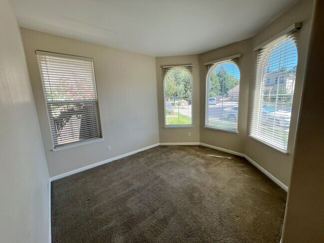 Building Photo - Dream home nestled on a quiet cul-de-sac i...