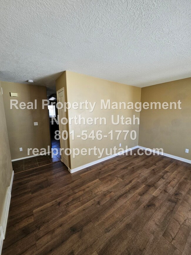 Foto del edificio - Stunning 4 Bedroom 3 Bath Syracuse Home