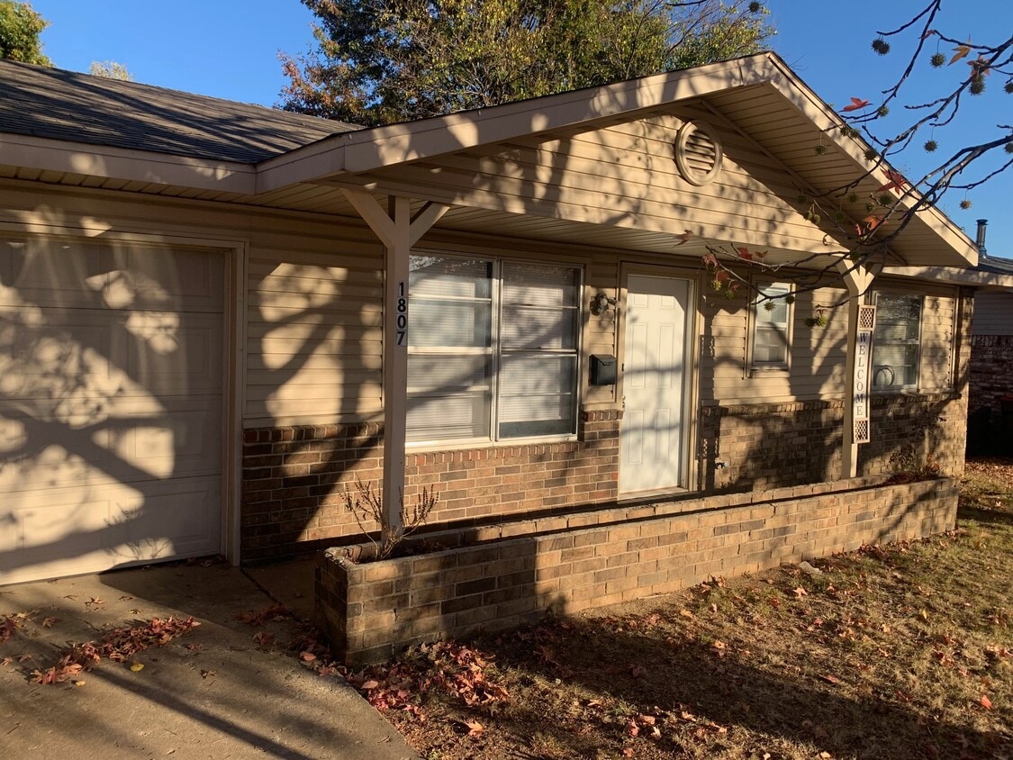 Photo - 1807 Cambridge St (Springdale, AR)