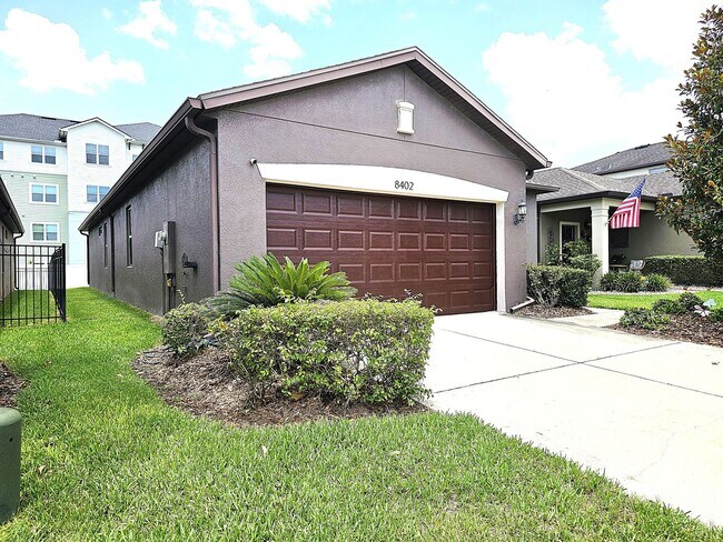 Foto del edificio - Beautiful 3-Bedroom + Flex Space in gated ...