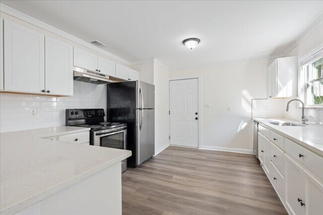 Building Photo - Spacious 2-Bedroom, 2-Bathroom Home in Savannah, GA