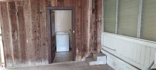 Building Photo - 201 W Anderson Ave