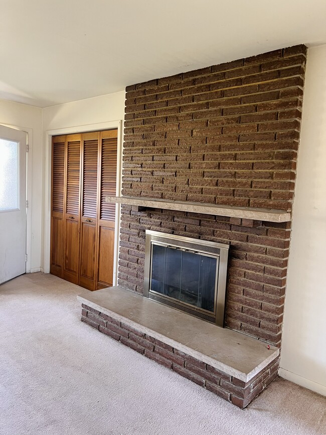 Fireplace in living room - 2803 Kochville Rd
