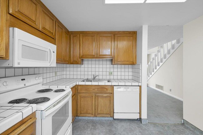 Building Photo - 831 Perseus Ln