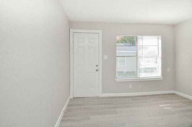 Foto del edificio - 6010 Collingsworth St