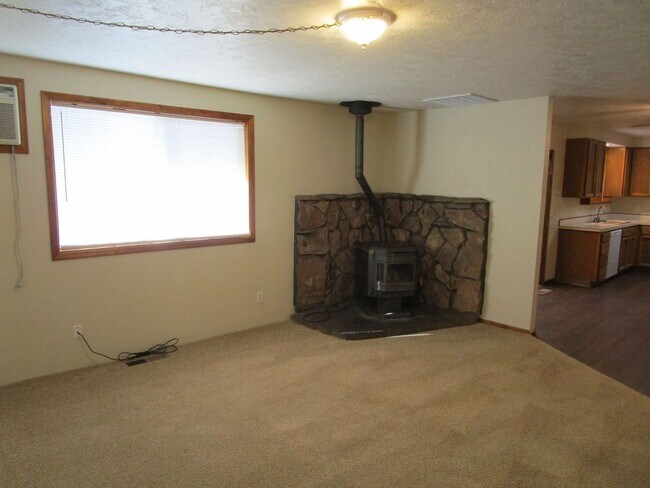 Building Photo - House Right By Ward Rhoden Stadium - Avail...