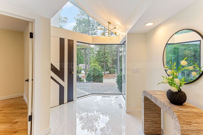 Building Photo - 475 St Andrews Dr