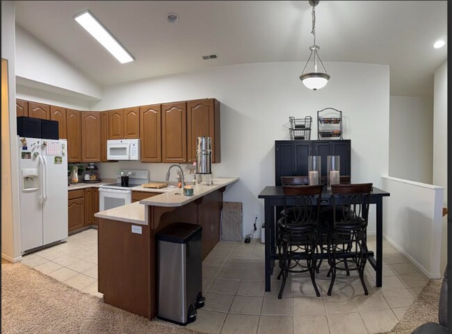 Foto del edificio - 473 N Kent Ln