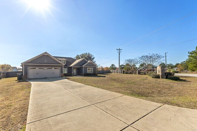 Building Photo - 2 Winter Hawk Dr