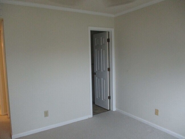 Foto del edificio - 650 Cedar Point Blvd