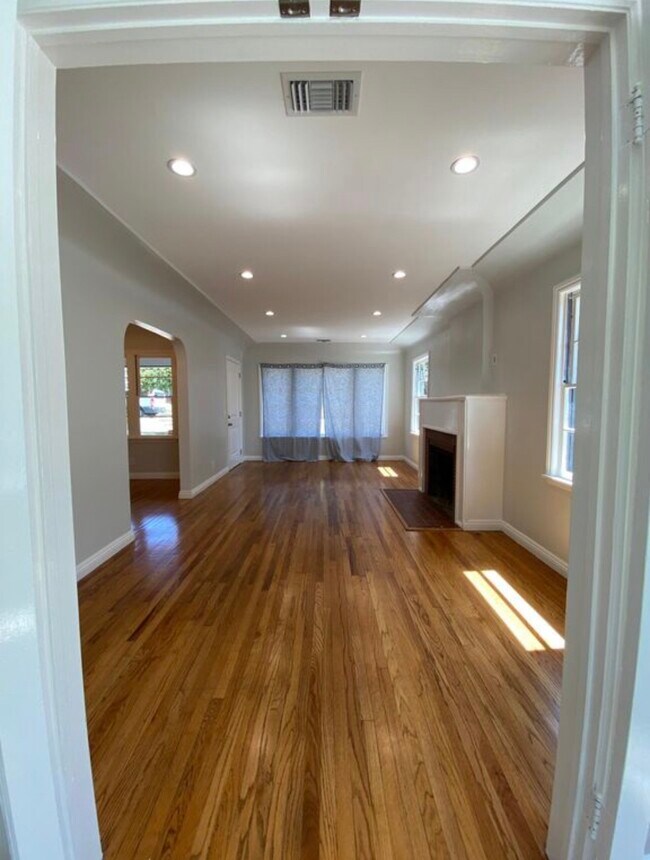 Building Photo - 147 El Nido Ave