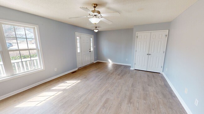 Building Photo - Spacious home near Fort Bragg, Schools, & Shopping!
