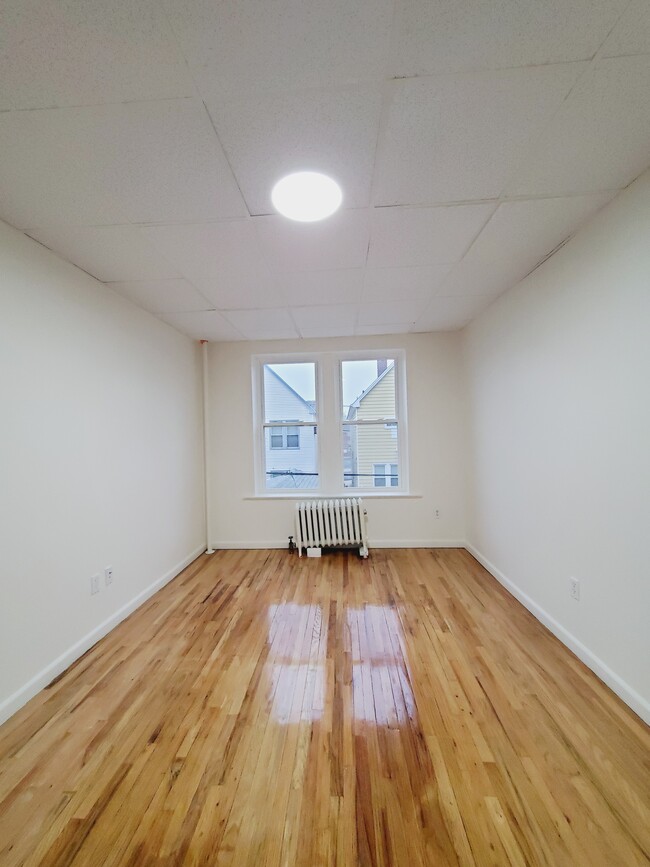 179 W 48th St 6 - 183 W 48th St