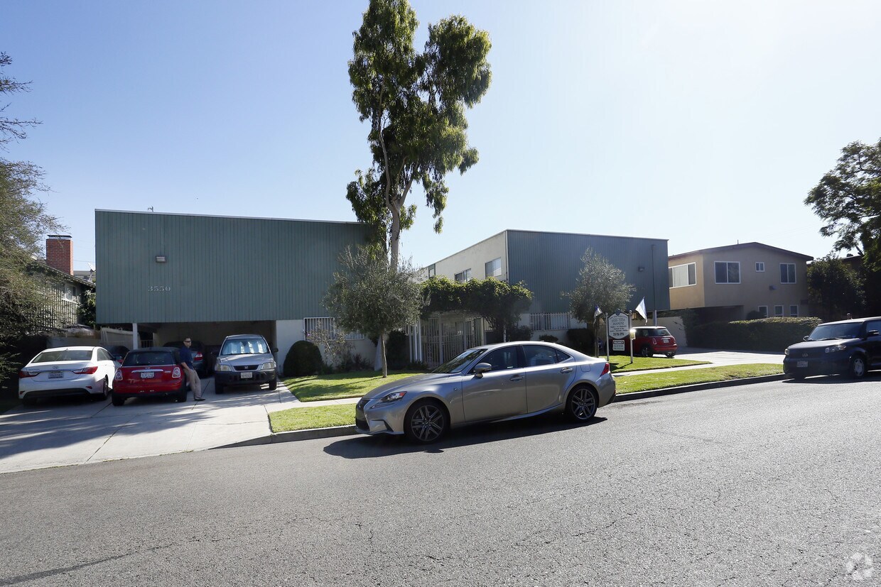 Foto del edificio - 3550-3556 Jasmine Ave
