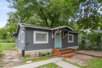 Building Photo - 203 S Rhomberg St