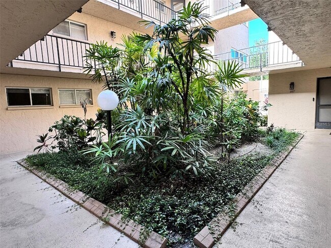 Foto del edificio - 2763 Woodgate Ln