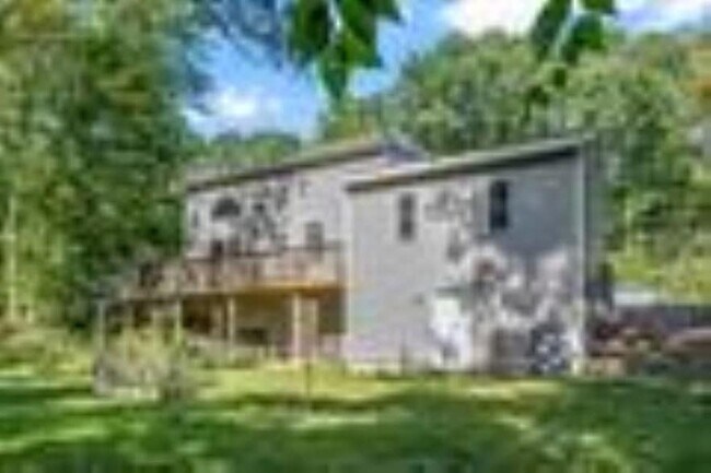Foto del edificio - 240 Old Turnpike Rd
