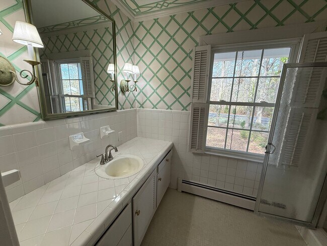 Foto del edificio - 1121 Forest Hills Rd NW