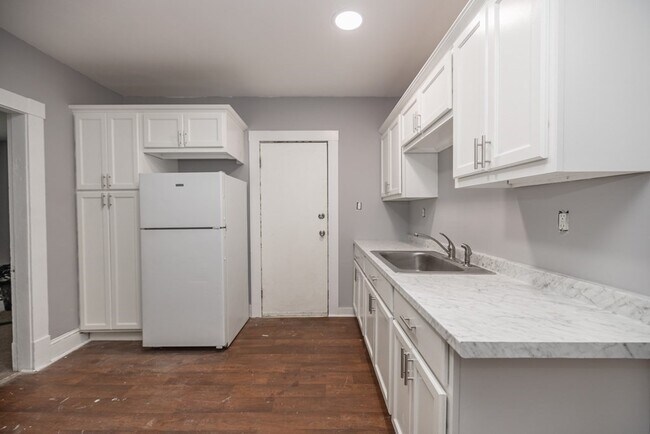 Building Photo - 58 Johnson St