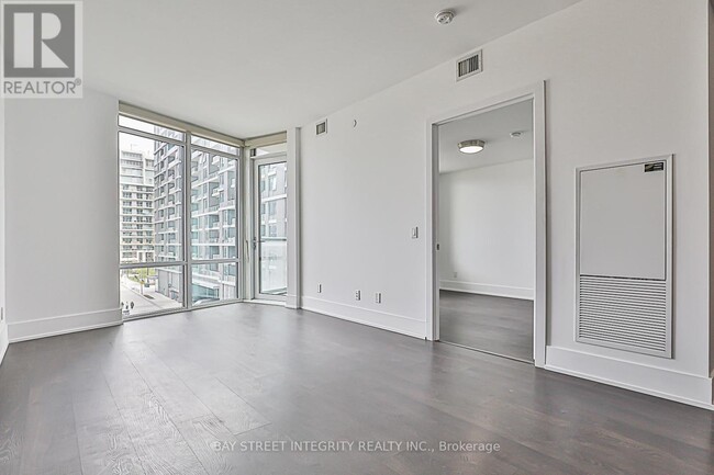 Building Photo - 15 Merchants' Wharf