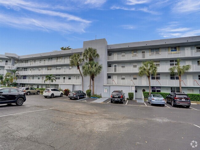Building Photo - 119 Royal Park Dr