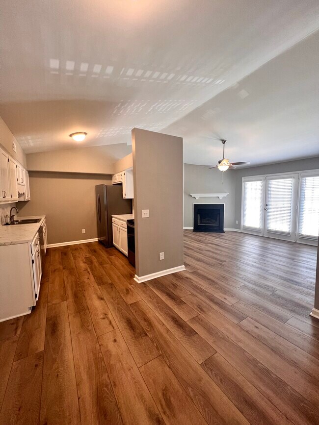 Foto del edificio - 7125 W Friendly Ave